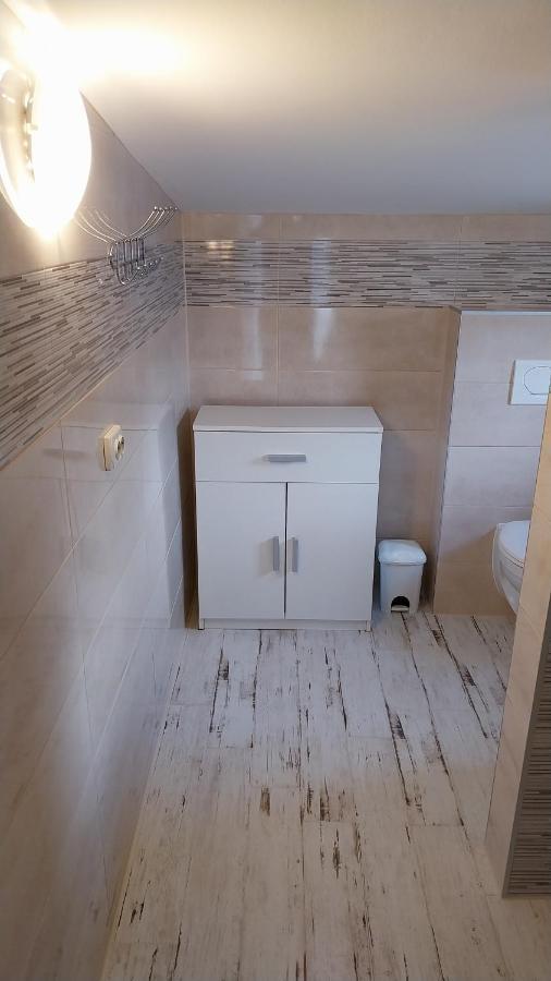Jan 4 Apartman *