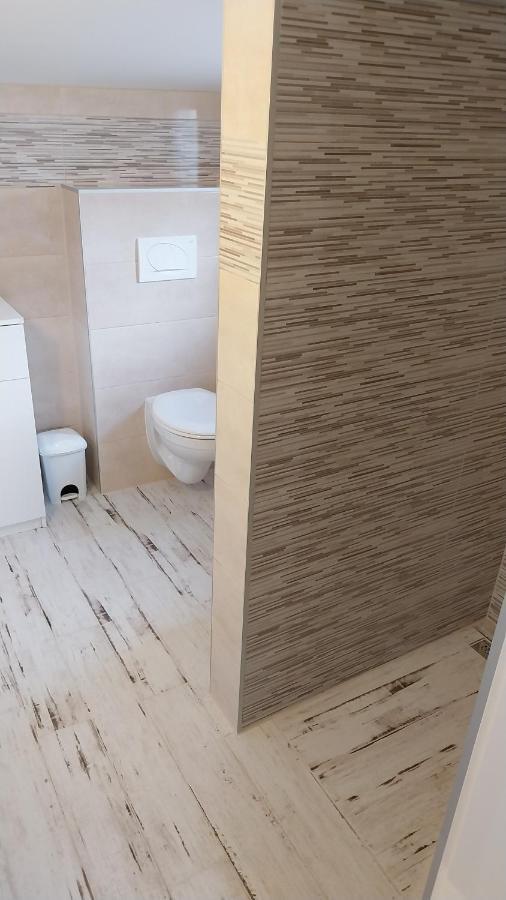 Jan 4 Apartman *